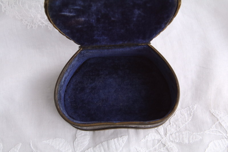 ミニアチュールのジェエリーボックス　フランス　アンティークストリュフ