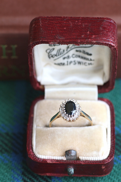 オーバルブルーサファイア　ダイヤモンドリング　イギリス　アンティークストリュフ 20260123