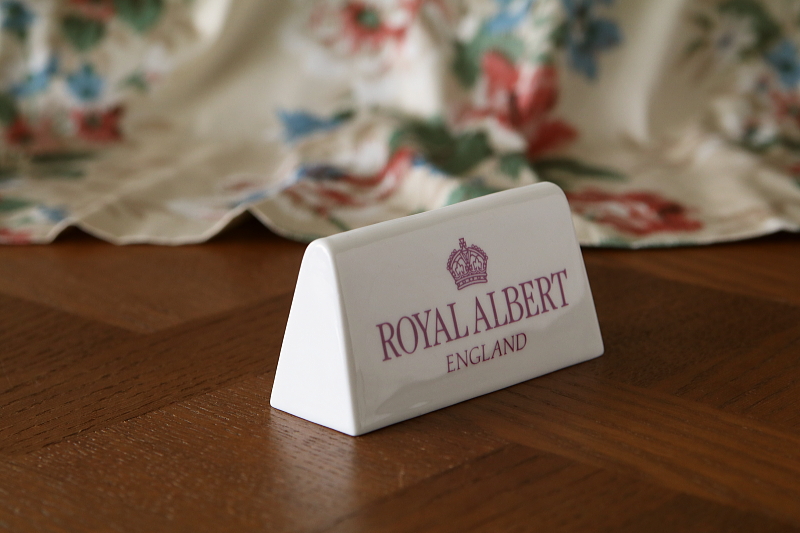ROYAL ALBERTのショップディスプレーサイン　イギリス　アンティークストリュフ