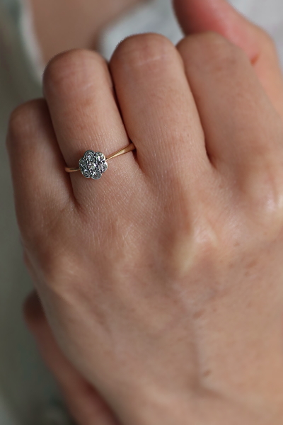 シングルカットダイヤモンドデイジーリング　イギリス　アンティークストリュフ