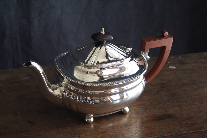 シルバープレートティー4点セット　イギリス　アンティークストリュフ