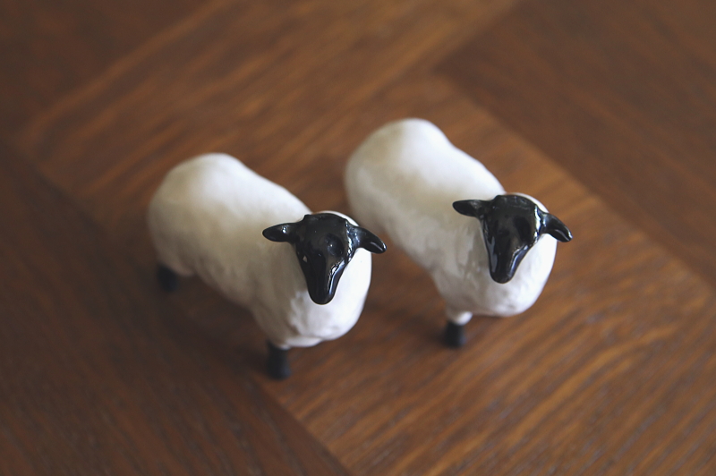 仔羊のフィギュリンペア　beswick pottery イギリス　アンティークストリュフ