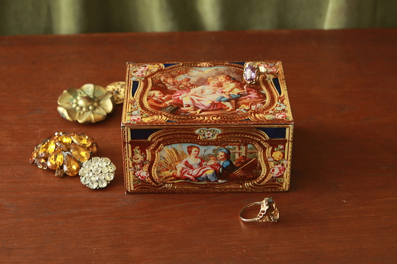 フレンチスナッフボックス型ビスケット缶　イギリス　アンティークストリュフ