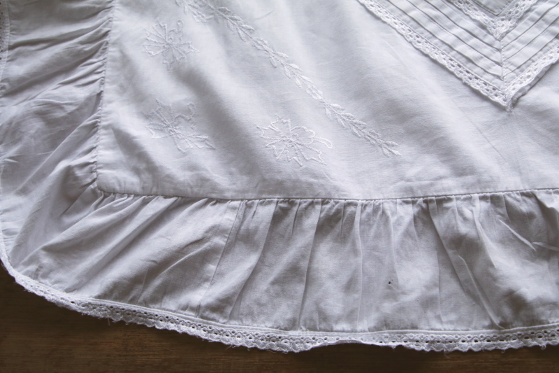 コットンラージクッションカバー　植物模様　刺繍　カットワーク　イギリス　アンティークストリュフ