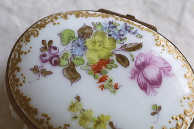 手描きの薔薇のポーセリンケース　ドイツ　アンティークストリュフ