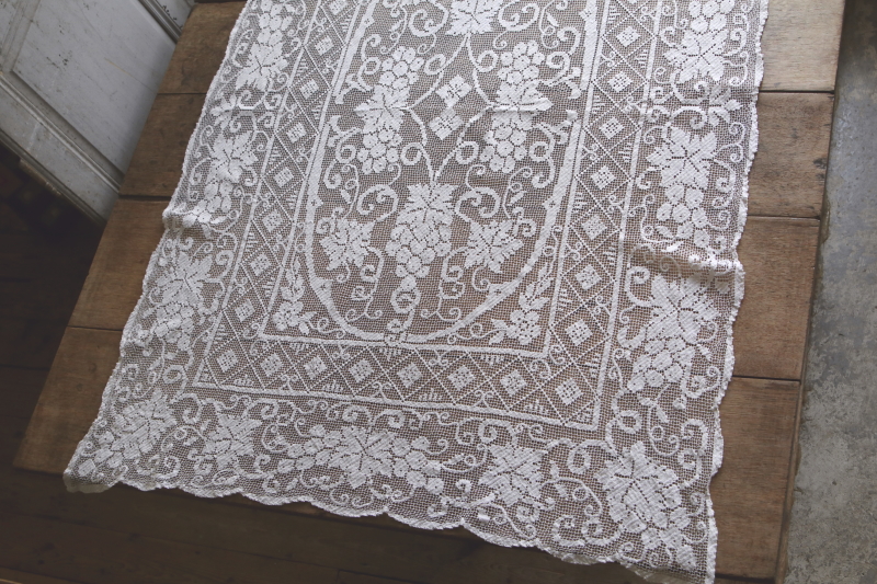 葡萄柄のフィレレースパネル　テーブルクロス　イギリス　アンティークストリュフ