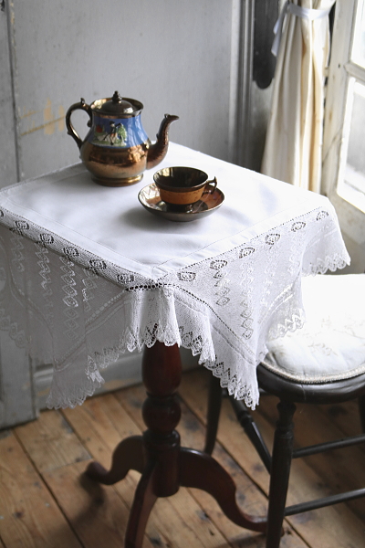 ハンドメイドレースティークロス　テーブルクロス　イギリス　アンティークストリュフ 20250905