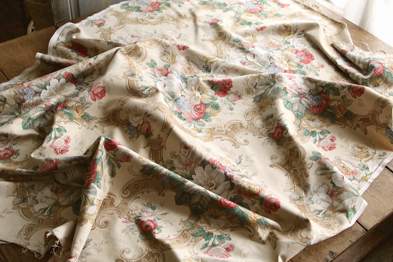 ヴィンテージプリントファブリック　ロココの薔薇　sanderson イギリス アンティークストリュフ