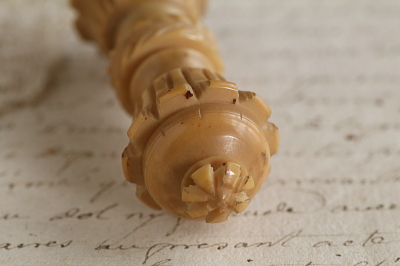 ベジタブルアイボリーニードルケース　ヴィクトリアン　イギリス アンティークストリュフ