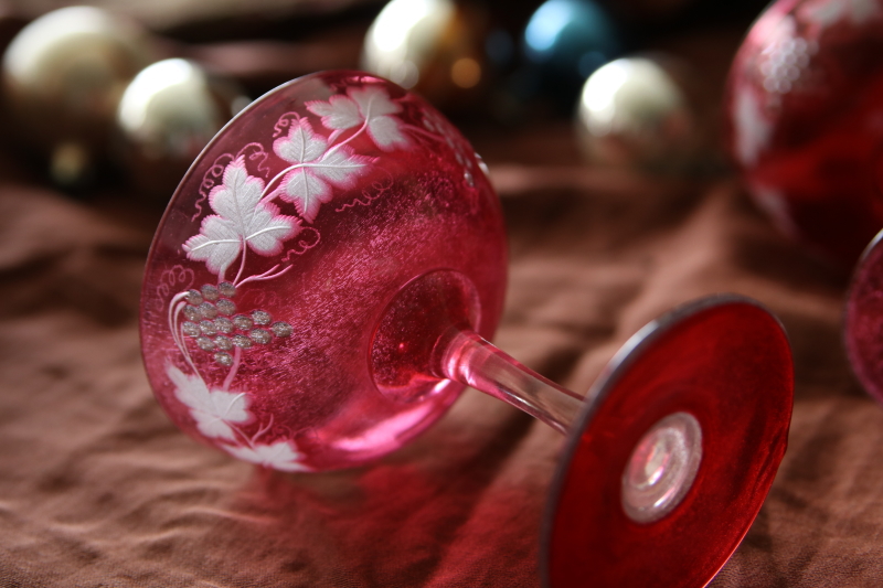 クランベリーグラスシャンパンソーサーペア　ヴィクトリアン　葡萄 アンティークストリュフ