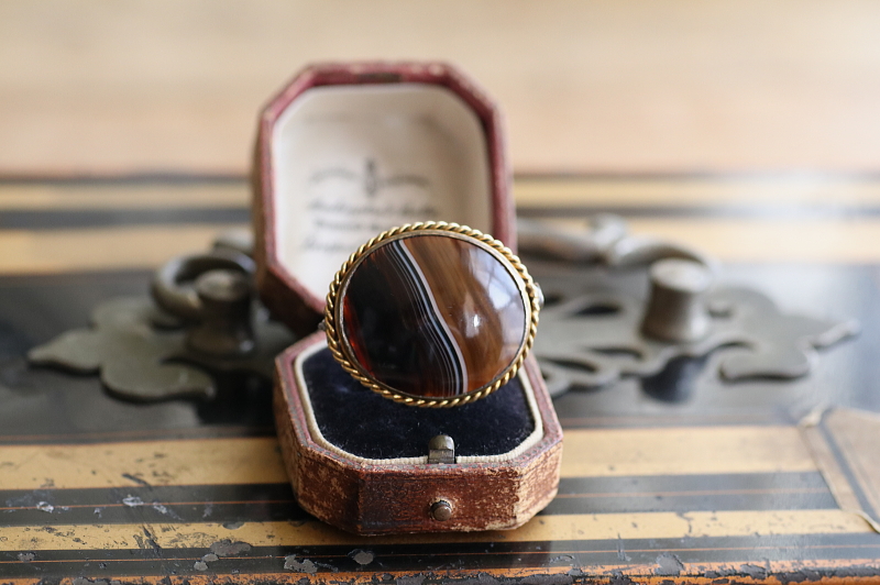 オーバルアゲートブローチ　スコットランド アンティークストリュフ