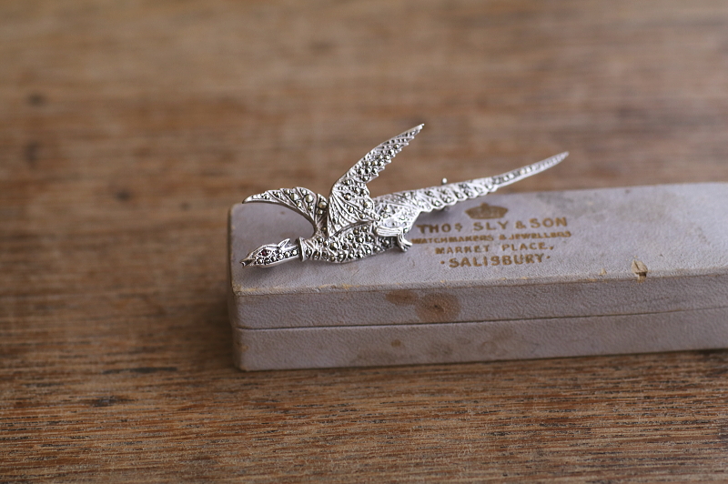 マーカサイトのシルバーワイバーンブローチ　ヨーロッパ　アンティークストリュフ