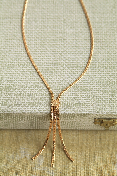 デイジーのゴールドカラーネックレス　イギリス　アンティークストリュフ 20250502