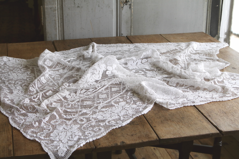葡萄柄のフィレレースパネル　テーブルクロス　イギリス　アンティークストリュフ