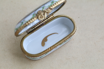 小さなリモージュボックス　Dubarry Limoges アンティークストリュフ