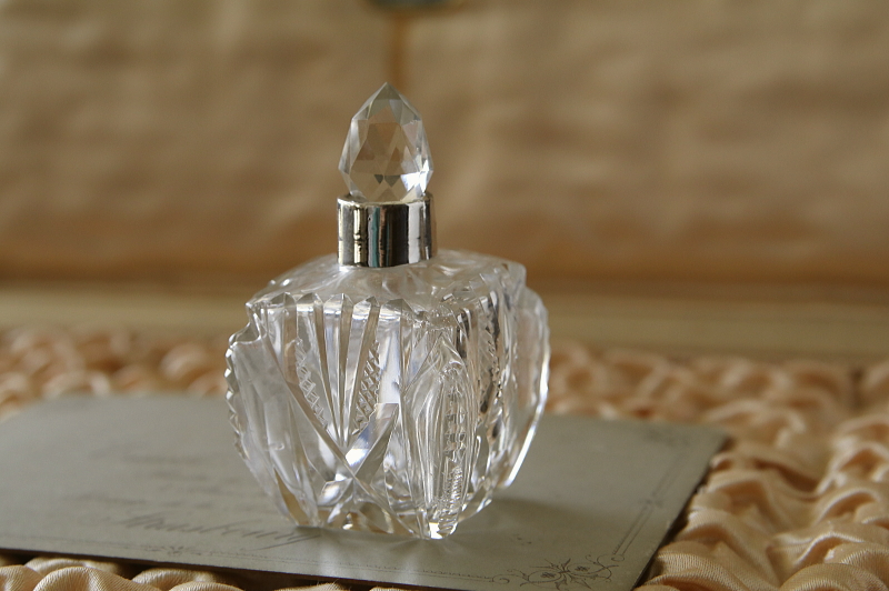 銀巻きのカットガラスパフュームボトル　イギリス アンティークストリュフ