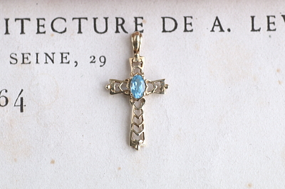 ブルートパーズ　ゴールドクロスペンダント　イギリス　アンティークストリュフ　 20251218