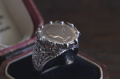 ヴィクトリア女王3ペンス銀貨シルバーリング　イギリス　アンティークストリュフ