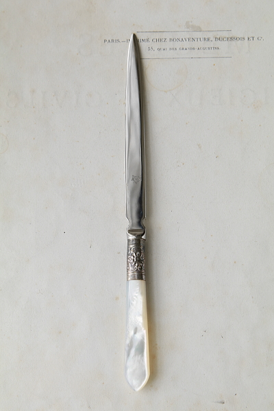 マザーオブパールハンドルペーパーナイフ　イギリス　アンティークストリュフ