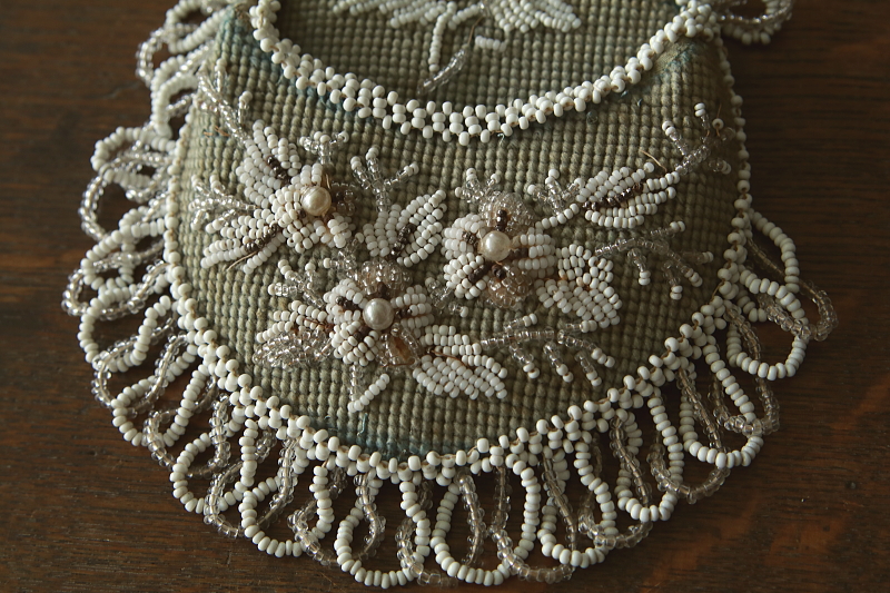 ヴィクトリアンビーズワークウォッチポケット　イギリス　アンティークストリュフ