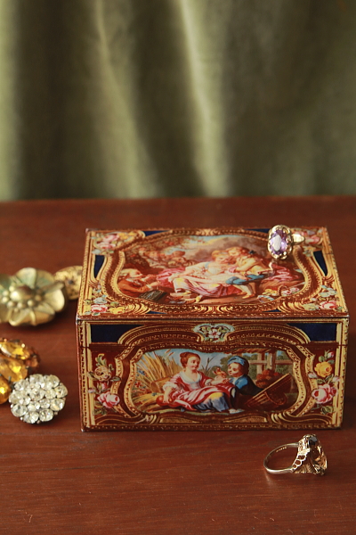 フレンチスナッフボックス型ビスケット缶　イギリス　アンティークストリュフ 20250618