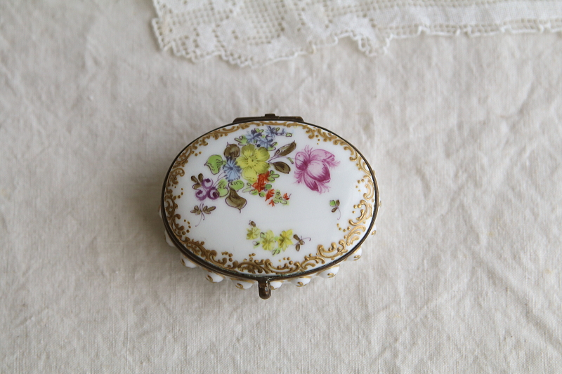 手描きの薔薇のポーセリンケース　ドイツ　アンティークストリュフ