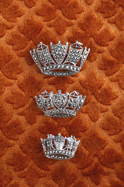 ネイバルクラウンのシルバーマーカサイトブローチ　イギリス　アンティークストリュフ 20250828