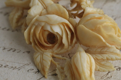 薔薇と勿忘草アイボリーブローチ　象牙　フランス アンティークストリュフ