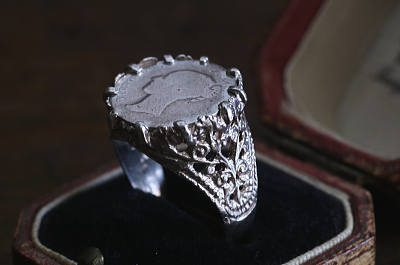 ヴィクトリア女王3ペンス銀貨シルバーリング　イギリス　アンティークストリュフ