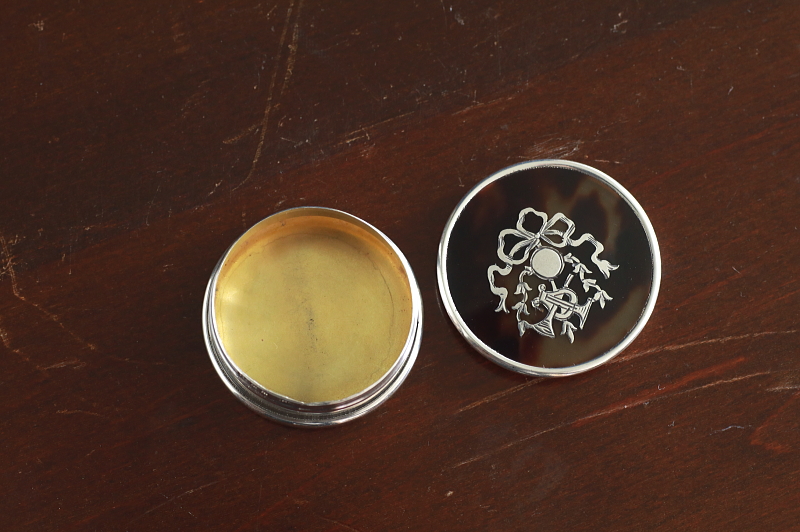 ピクウェのシルバーピルケース　べっ甲　スターリングシルバー　イギリス