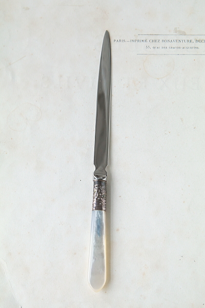 マザーオブパールハンドルペーパーナイフ　イギリス　アンティークストリュフ