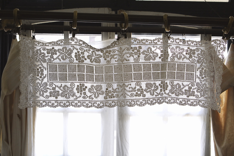 葡萄のフィレレーステーブルランナー　イギリス　アンティークストリュフ 20250715