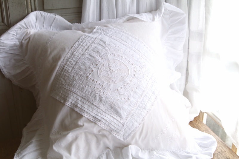 コットンラージクッションカバー　植物模様　刺繍　カットワーク　イギリス　アンティークストリュフ