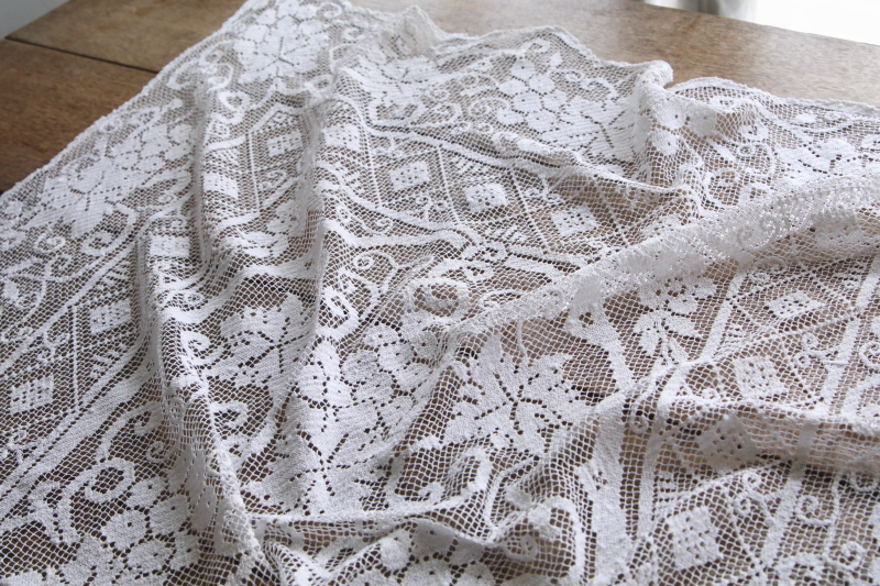 葡萄柄のフィレレースパネル　テーブルクロス　イギリス　アンティークストリュフ