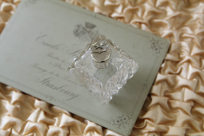 銀巻きのカットガラスパフュームボトル　イギリス アンティークストリュフ