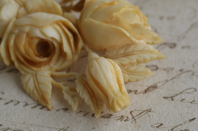 薔薇と勿忘草アイボリーブローチ　象牙　フランス アンティークストリュフ