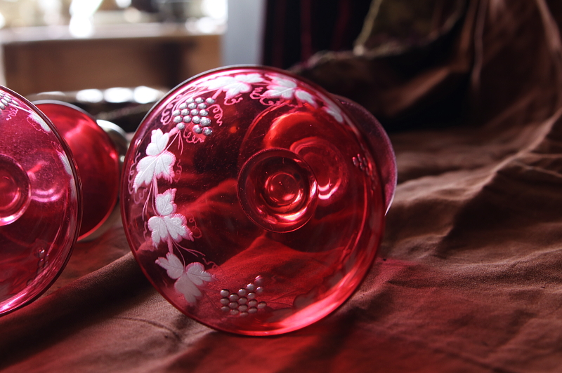 クランベリーグラスシャンパンソーサーペア　ヴィクトリアン　葡萄 アンティークストリュフ