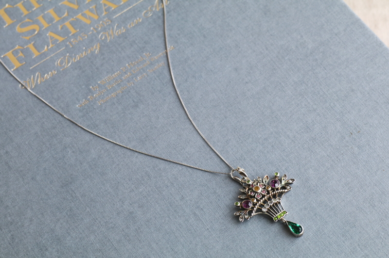 カラーペーストの花籠　シルバーペンダント　ヨーロッパ アンティークストリュフ