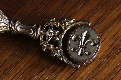 薔薇と百合紋フォブシール　ヨーロッパ　アンティークストリュフ