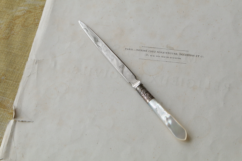 マザーオブパールハンドルペーパーナイフ　イギリス　アンティークストリュフ