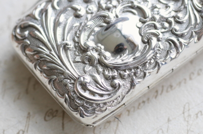 ロココレリーフシルバースナッフボックス　A.ChickandSons　ピルケース　イギリス　アンティークストリュフ