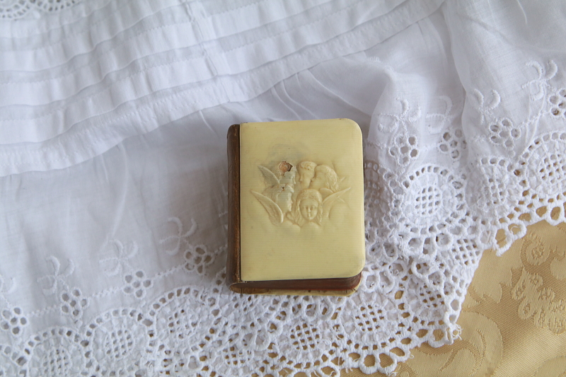 天使のセルロイド表紙祈祷書　エンジェルズヘッズ　ジョシュア・レイノルズ　イギリス　アンティークストリュフ
