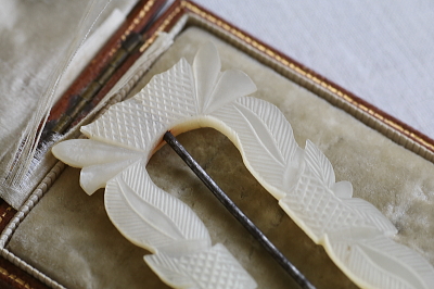 マザーオブパールバックル　ヴィクトリアン イギリス　アンティークストリュフ