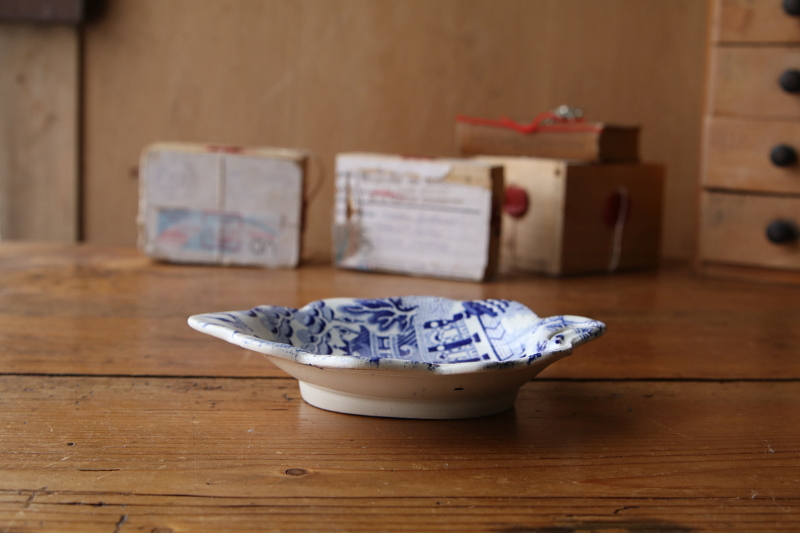 ヴィクトリアンブルーウイロー　リーフディッシュ　イギリス　アンティークストリュフ