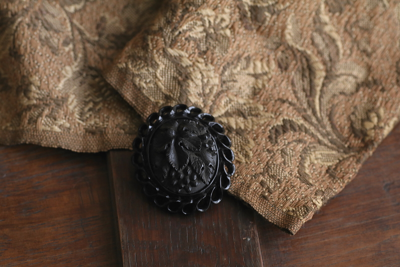 葡萄のジェットブローチ　ヴィクトリアン　イギリス　アンティークストリュフ