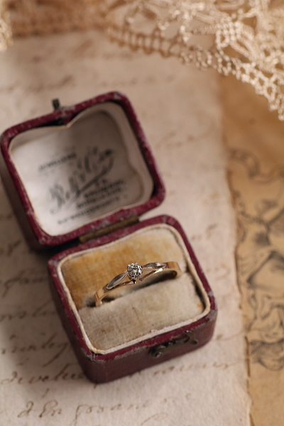 ホワイトゴールドフェイス　ダイヤモンドソリテールリング　エンゲージ　イギリス　アンティークストリュフ 202602025