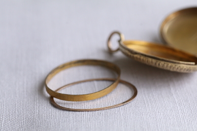 ベルト&バックル　エングレービングロケットペンダント　ヨーロッパ　アンティークストリュフ