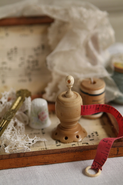 ベジタブルアイボリー　スーベニールメジャー　アンティークストリュフ