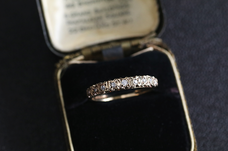 ダイヤモンドハーフエタニティリング　イギリス　アンティークストリュフ