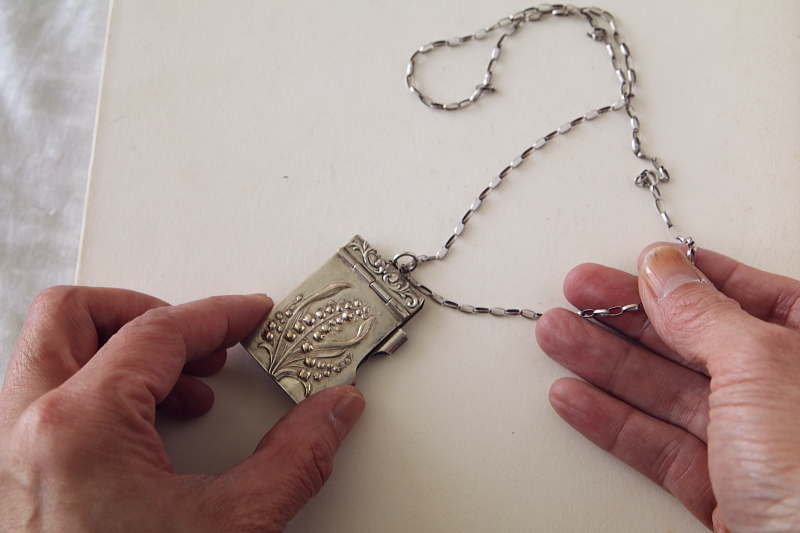 鈴蘭のカルネドバル　フランス　アンティークストリュフ